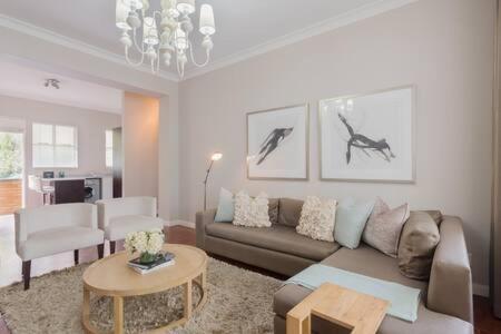Modern Apartment In Rosebank Йоганнесбурґ Екстер'єр фото