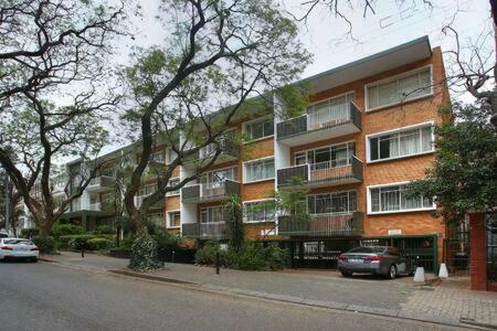 Modern Apartment In Rosebank Йоганнесбурґ Екстер'єр фото